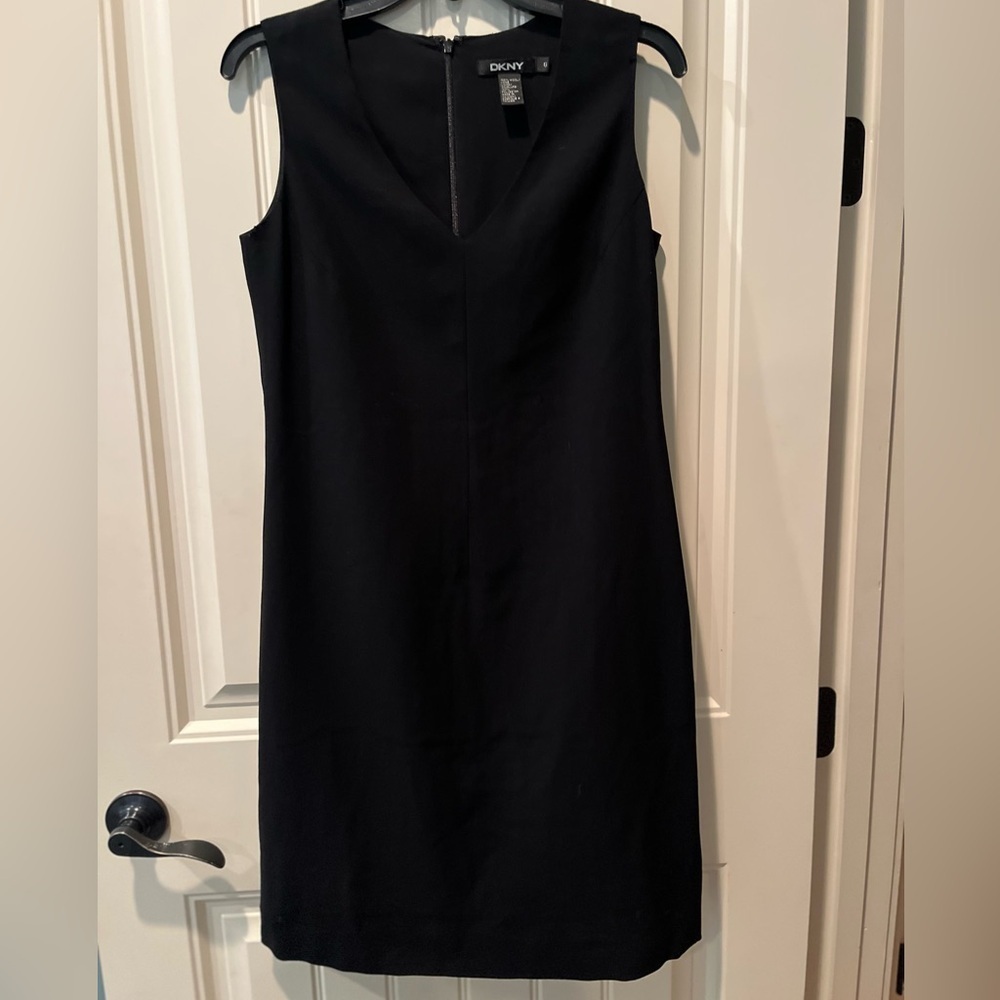 DKNY Black V-Neck Wool Dress Womens Size 6 Classic Elegant Holiday Party Chic